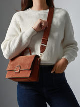 Sac Bandoulire M Altesse Suede Etrier Marron altesse suede EASU048M-vue-porte